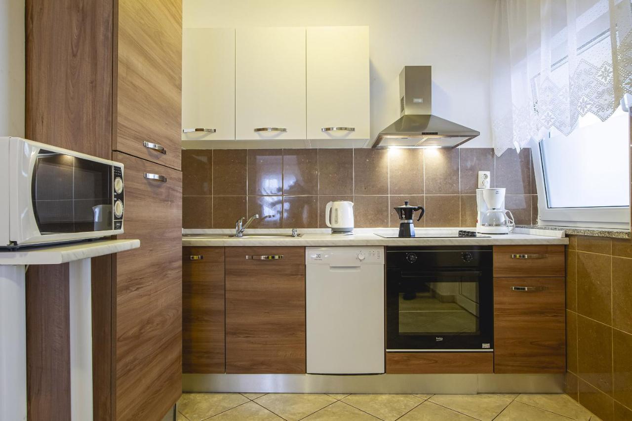 Apartmani Justic Njivice Exterior foto