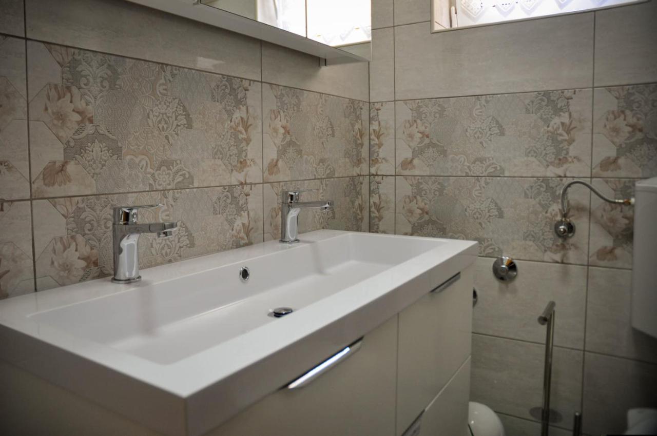 Apartmani Justic Njivice Exterior foto