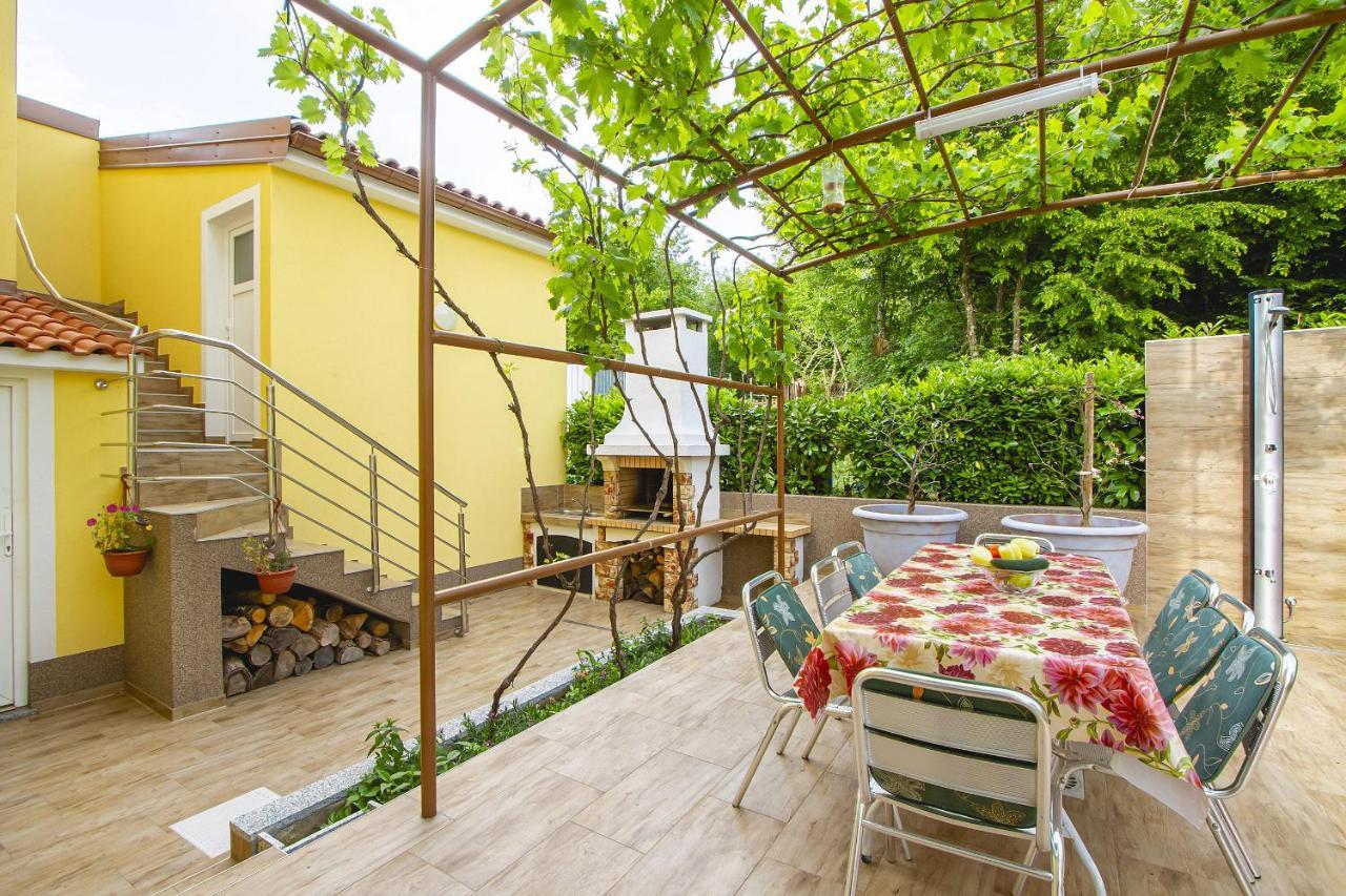 Apartmani Justic Njivice Exterior foto